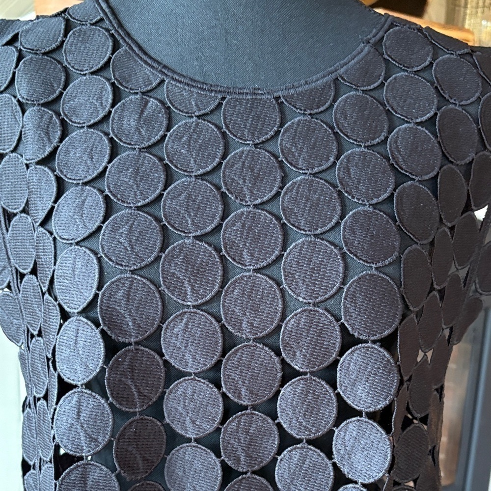 Black Circular Pattern Top - Picture 4 of 9